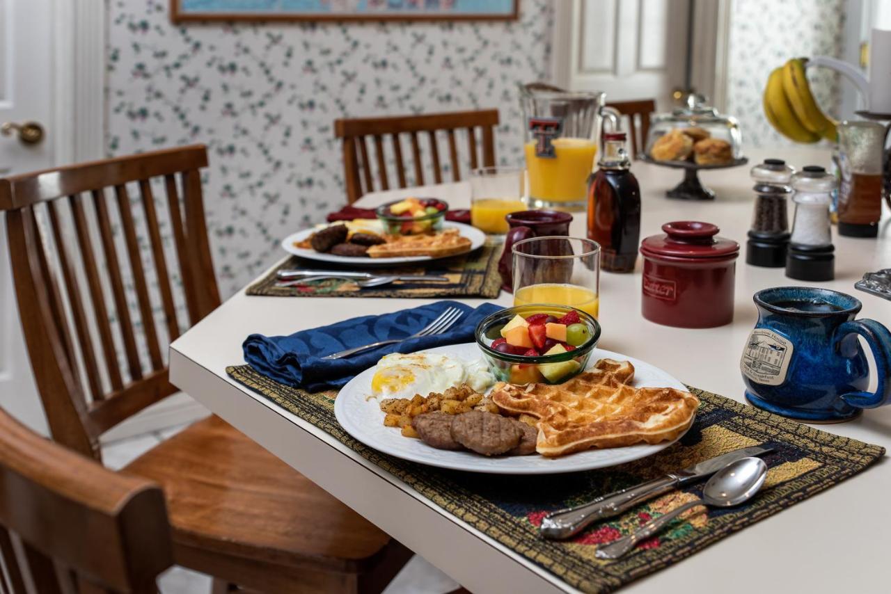 Woodrow House Bed & Breakfast ลับบ็อก ภายนอก รูปภาพ