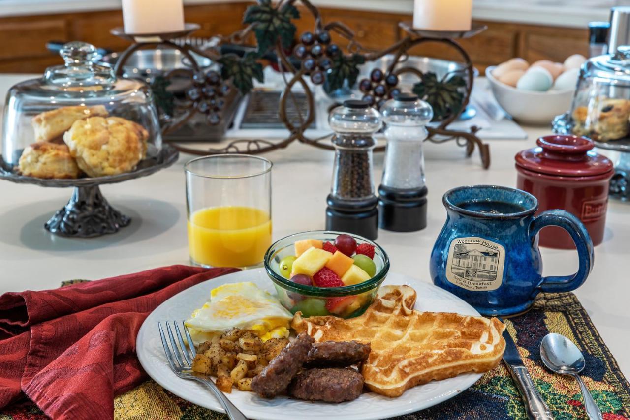 Woodrow House Bed & Breakfast ลับบ็อก ภายนอก รูปภาพ